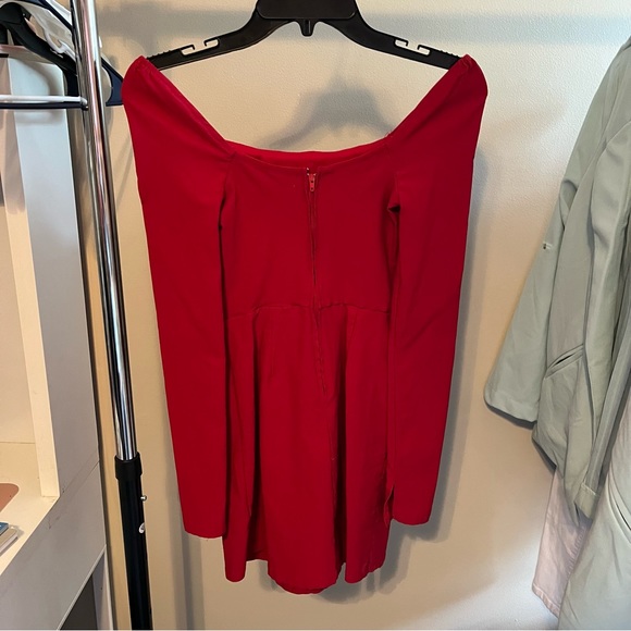 Red dress - Picture 2 of 2